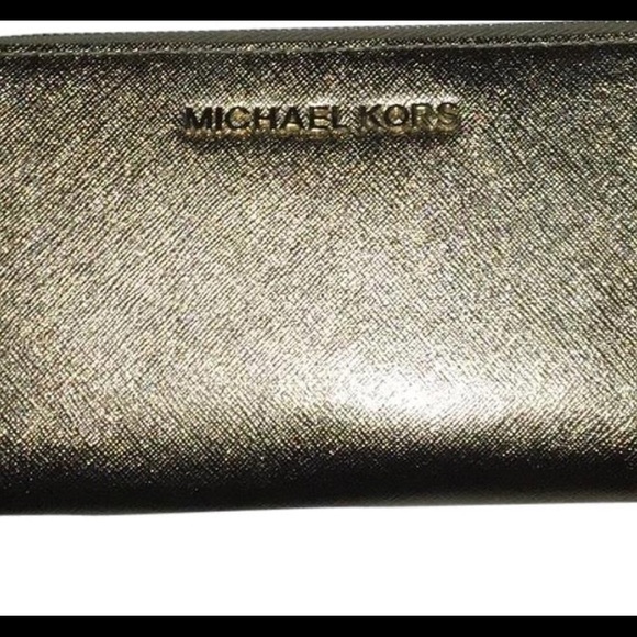 Michael Kors Wallet! - Picture 1 of 5